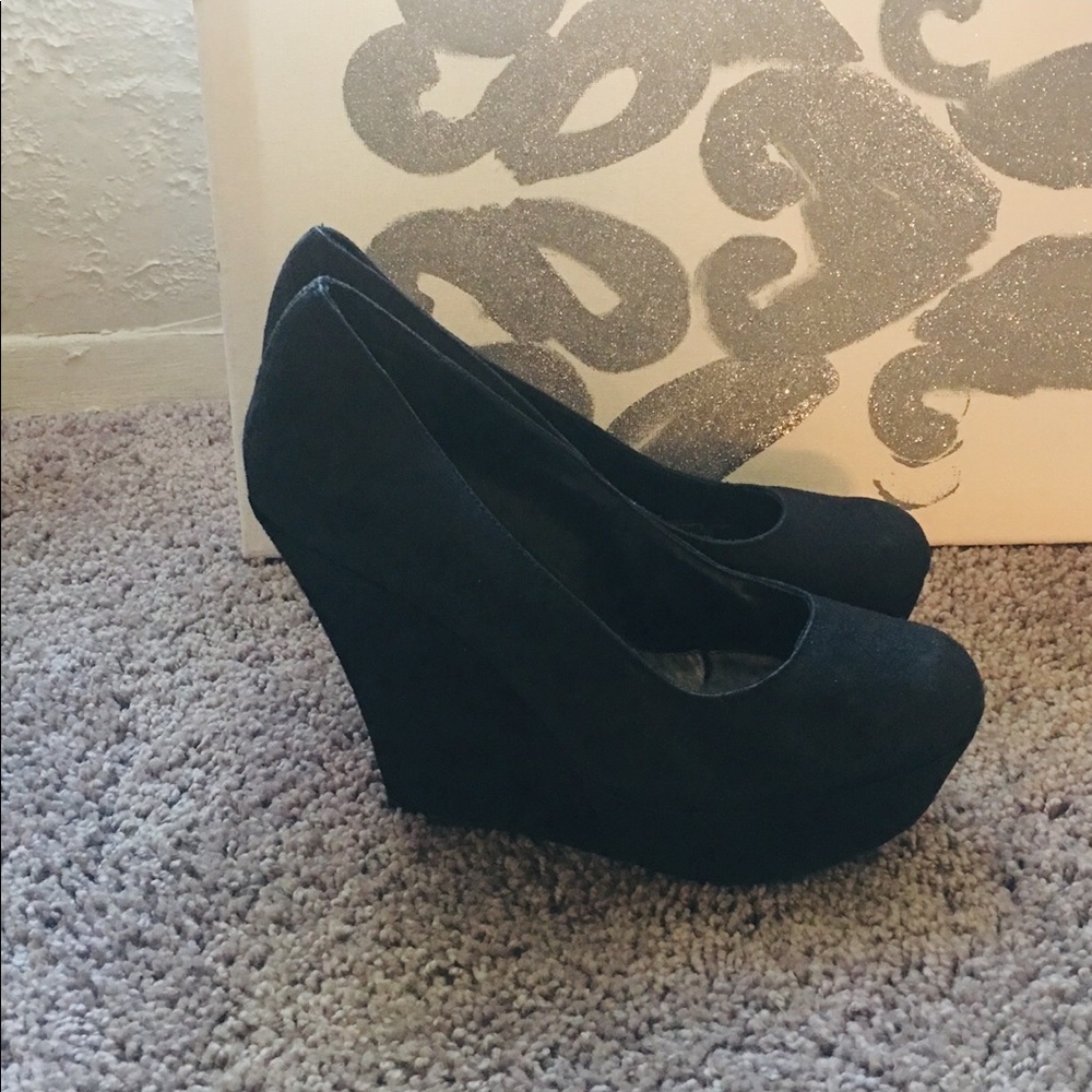 Heels - Picture 2 of 3